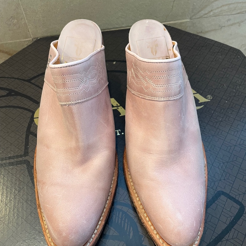 FRYE Soft pink leather slip-ons
